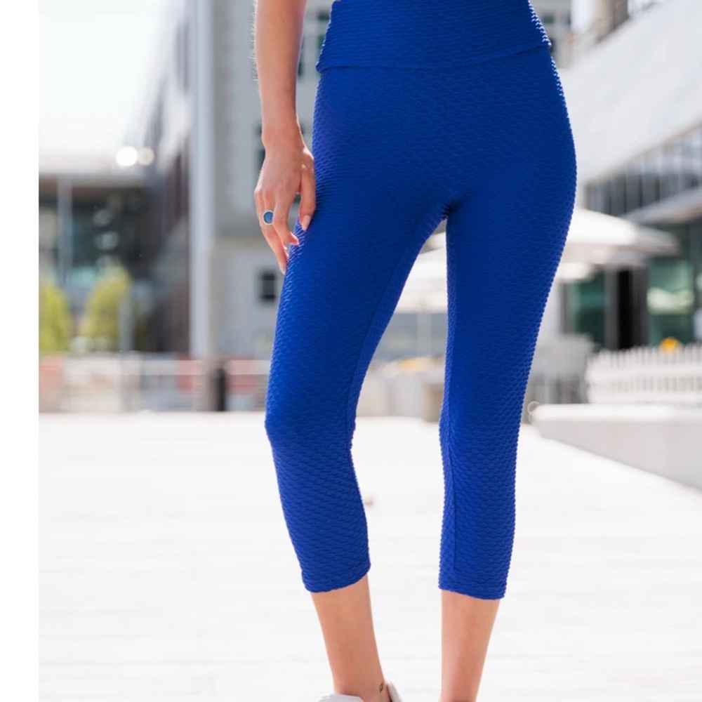 Booty by Brabants Blue Capri Pants High-Rise Stretch